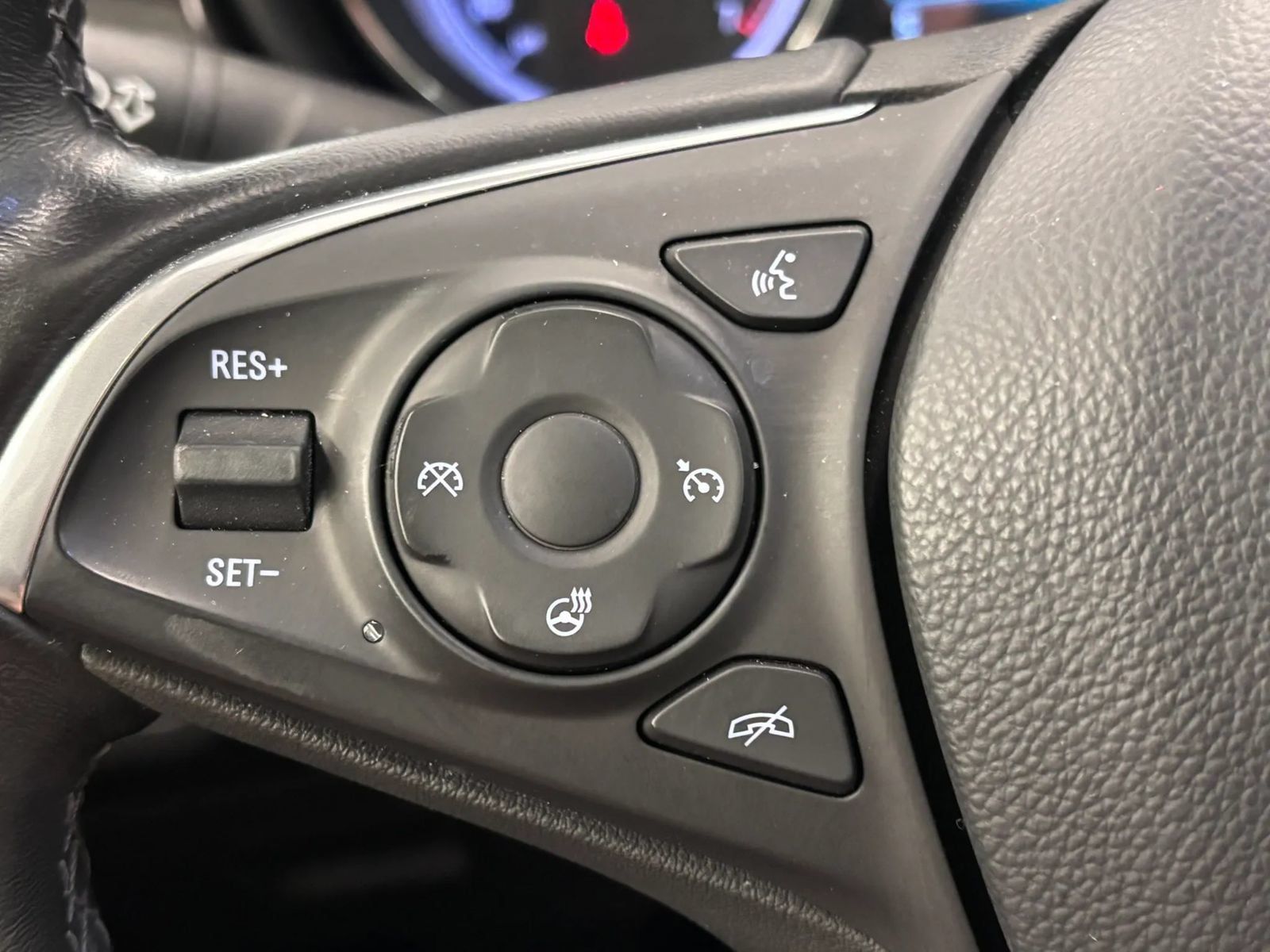 Used 2019 Buick Envision Essence AWD/4WD image 46