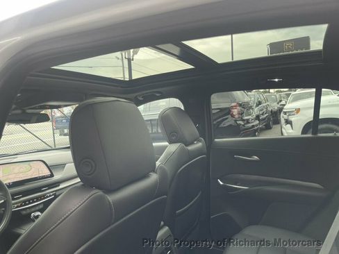 Used 2024 Cadillac XT4 Premium Luxury AWD/4WD image 11
