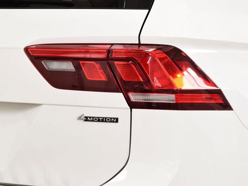 Used 2022 Volkswagen Tiguan SE AWD/4WD image 17
