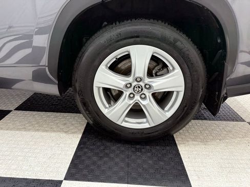 Used 2024 Toyota Highlander LE image 10