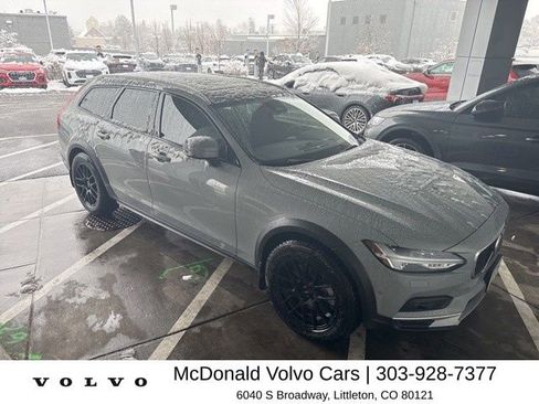 Used 2024 Volvo V90 B6 Cross Country Ultimate AWD/4WD image 4