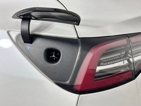 Used 2023 Tesla Model 3 Standard Range image 13