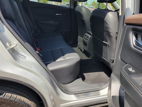 Used 2023 Nissan Rogue SL w/ SL Premium Package FWD image 31