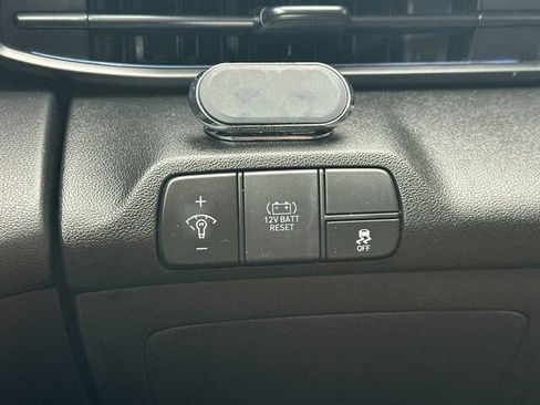 Used 2025 Hyundai Elantra SEL FWD image 31
