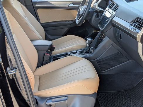 Used 2022 Volkswagen Tiguan SE image 38