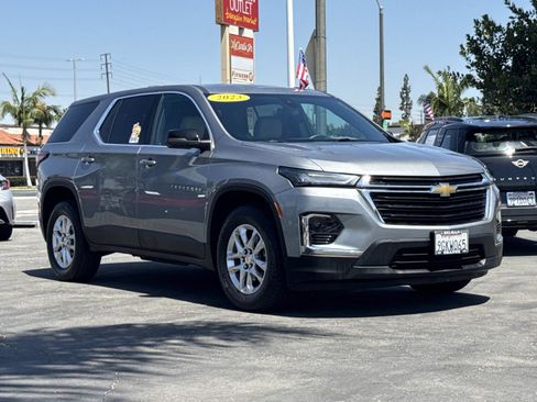 Used 2023 Chevrolet Traverse LS FWD image 3