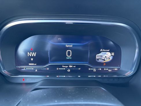 Used 2024 Chevrolet Tahoe Premier AWD/4WD image 24