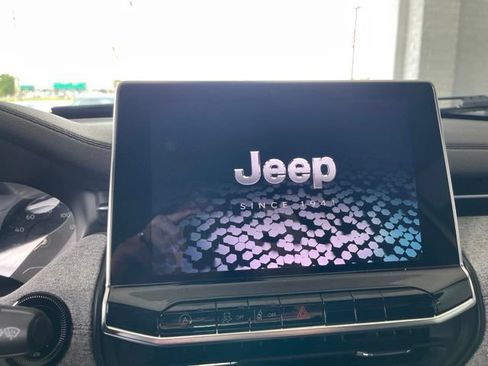 Used 2023 Jeep Compass Latitude AWD/4WD image 22