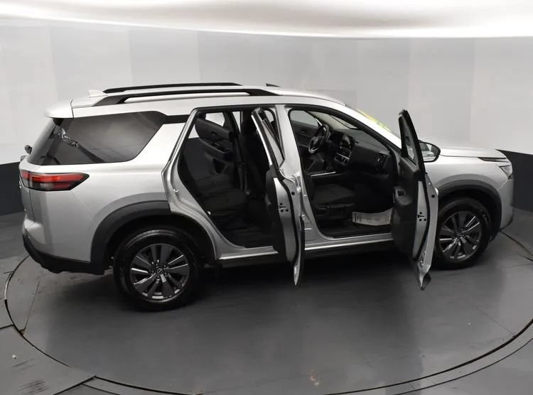 Used 2025 Nissan Pathfinder SV AWD/4WD image 7