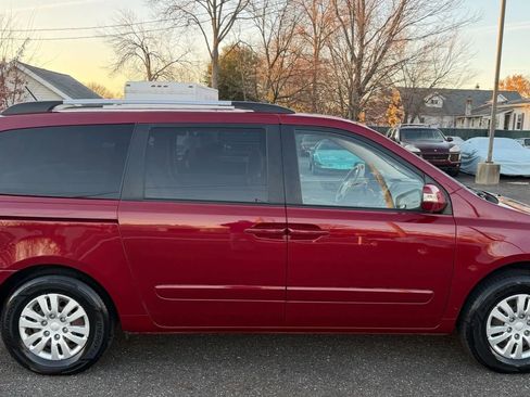 Used 2012 Kia Sedona LX image 11