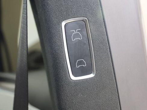 Used 2023 Tesla Model X AWD/4WD image 19