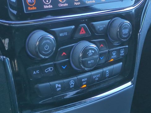 Used 2019 Jeep Grand Cherokee Limited image 21