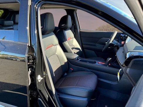 New 2026 Nissan Kicks SR FWD image 10