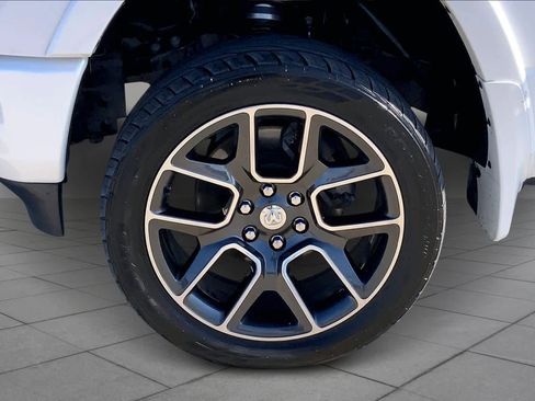 Used 2019 RAM 1500 Laramie image 9