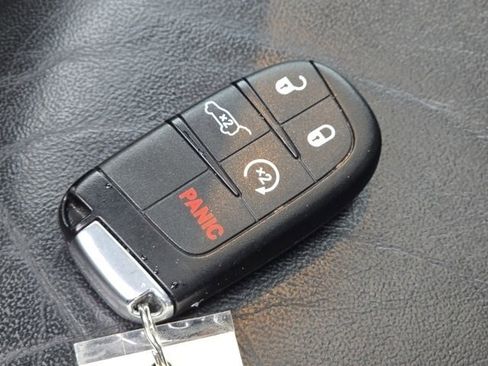 Used 2018 Jeep Grand Cherokee Limited image 41