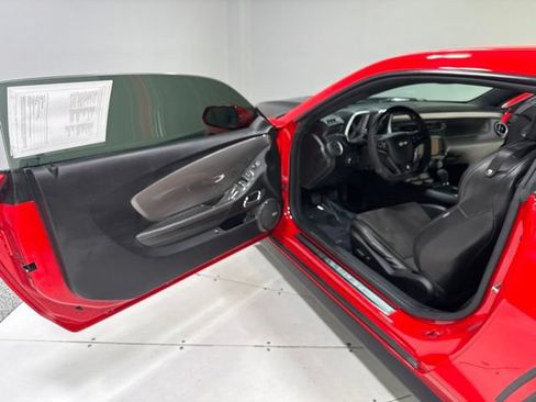 Used 2014 Chevrolet Camaro SS w/ SS Performance Package RWD image 13
