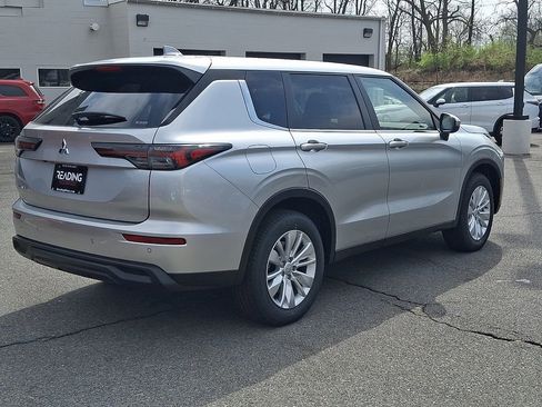 New 2026 Mitsubishi Outlander ES AWD/4WD image 4