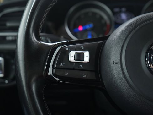 Used 2017 Volkswagen Golf R 4-Door image 26