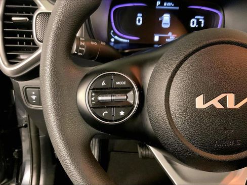 Certified 2025 Kia Soul LX w/ LX Technology Package FWD image 18