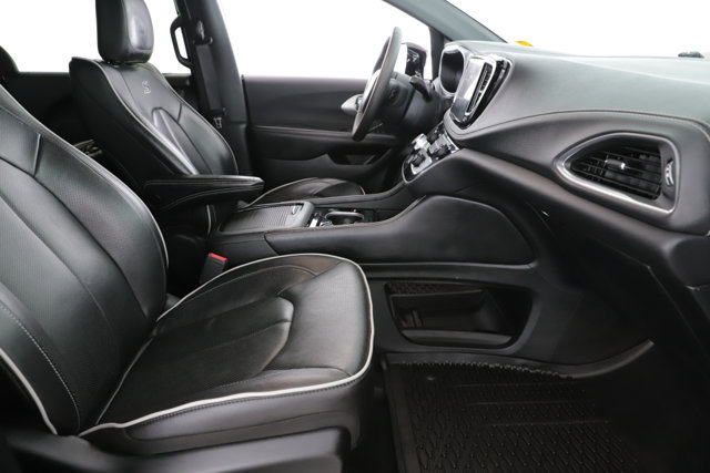 Used 2025 Chrysler Pacifica Limited FWD image 34