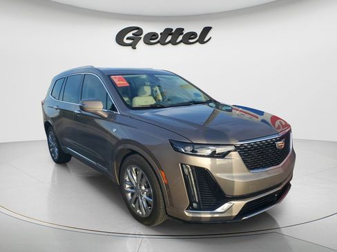 Used 2023 Cadillac XT6 Premium Luxury w/ Technology Package FWD image 2