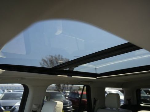 Used 2021 Ford Expedition Platinum image 11