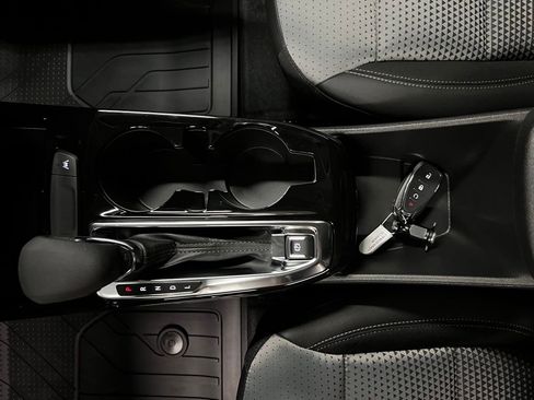 New 2026 Chevrolet Trax LT w/ LT Convenience Package FWD image 21