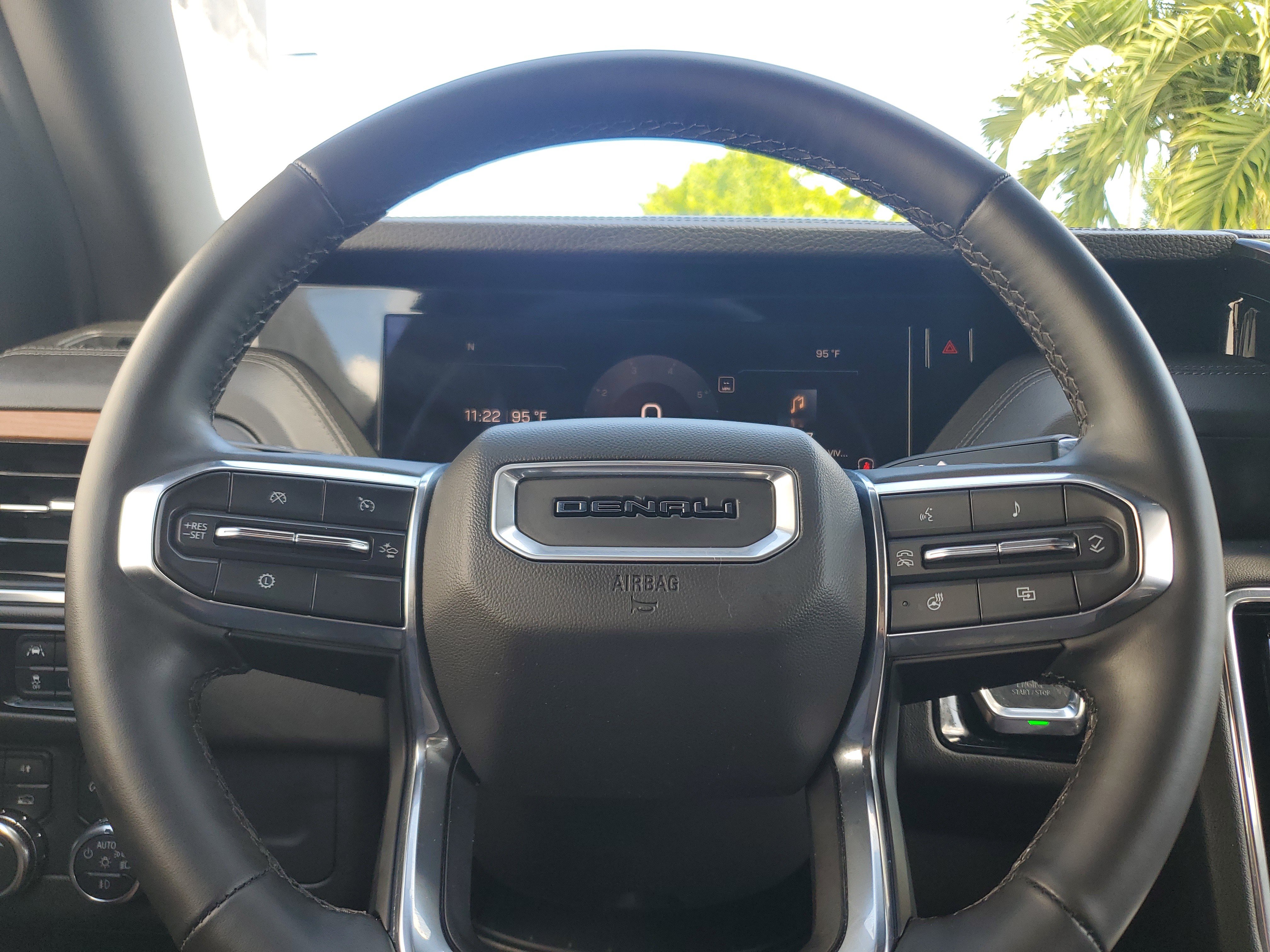 Used 2025 GMC Yukon XL Denali AWD/4WD image 25