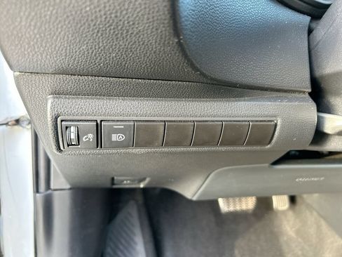 Used 2021 Toyota Corolla LE FWD image 13