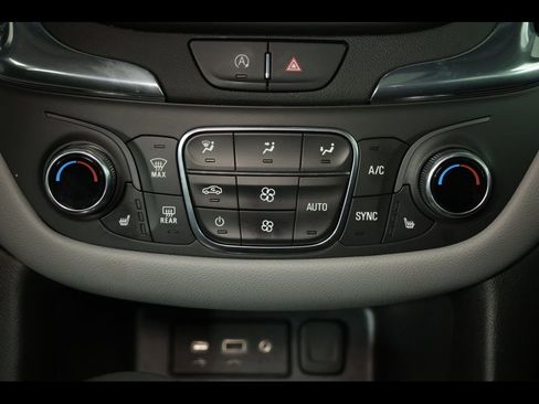 Used 2023 Chevrolet Equinox LT image 27