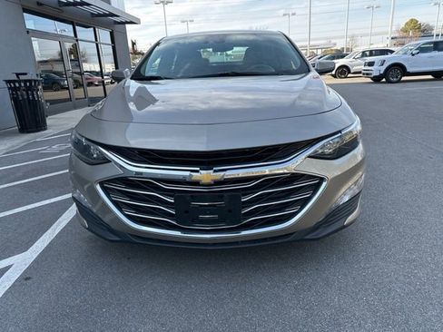 Used 2024 Chevrolet Malibu LT image 2