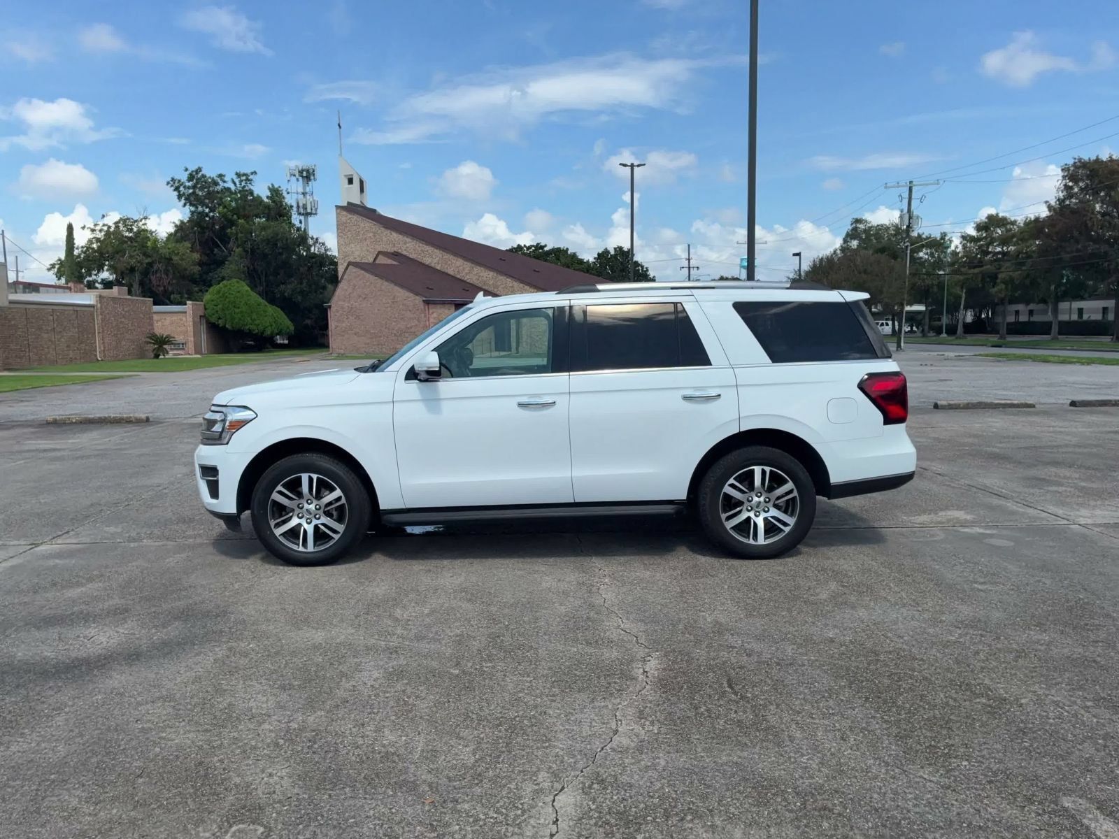 Used 2024 Ford Expedition Limited AWD/4WD image 8
