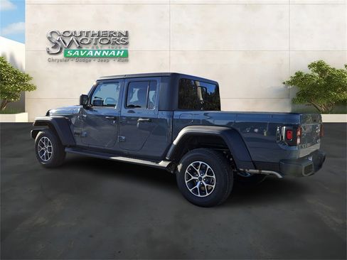 New 2025 Jeep Gladiator Sport image 3