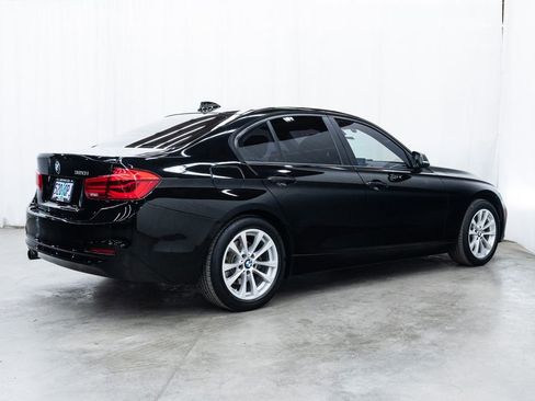 Used 2017 BMW 320i Sedan image 6