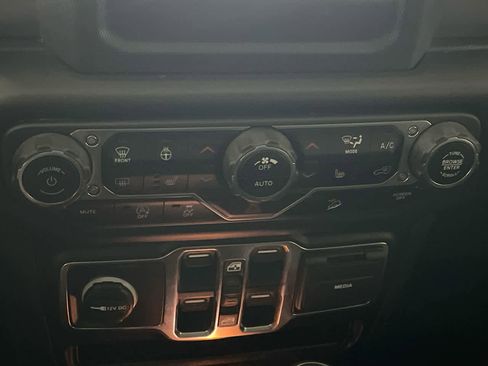 Used 2020 Jeep Wrangler Unlimited Sport image 19