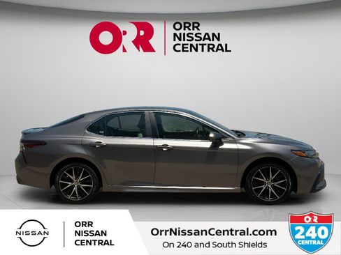 Used 2022 Toyota Camry SE FWD image 4