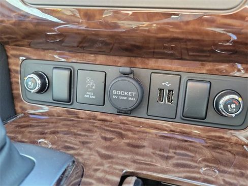 Used 2020 Nissan Armada Platinum image 29