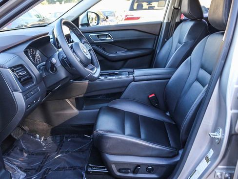 Used 2021 Nissan Rogue SL w/ Premium Package image 17