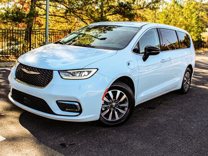 Used 2024 Chrysler Pacifica Limited