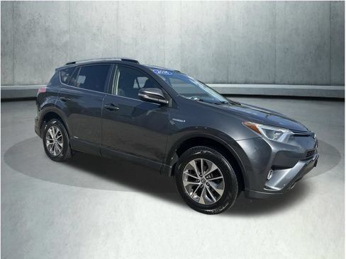 Used 2016 Toyota RAV4 XLE AWD/4WD image 8