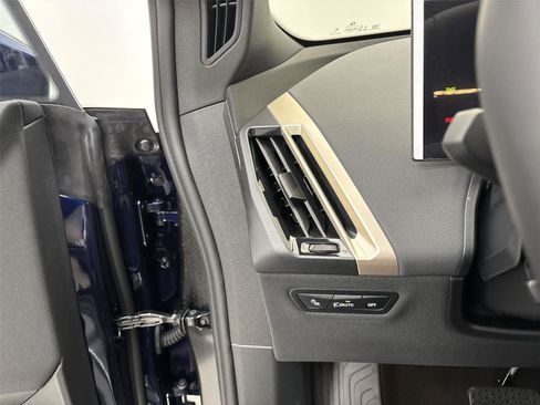 New 2026 BMW iX xDrive45 image 31