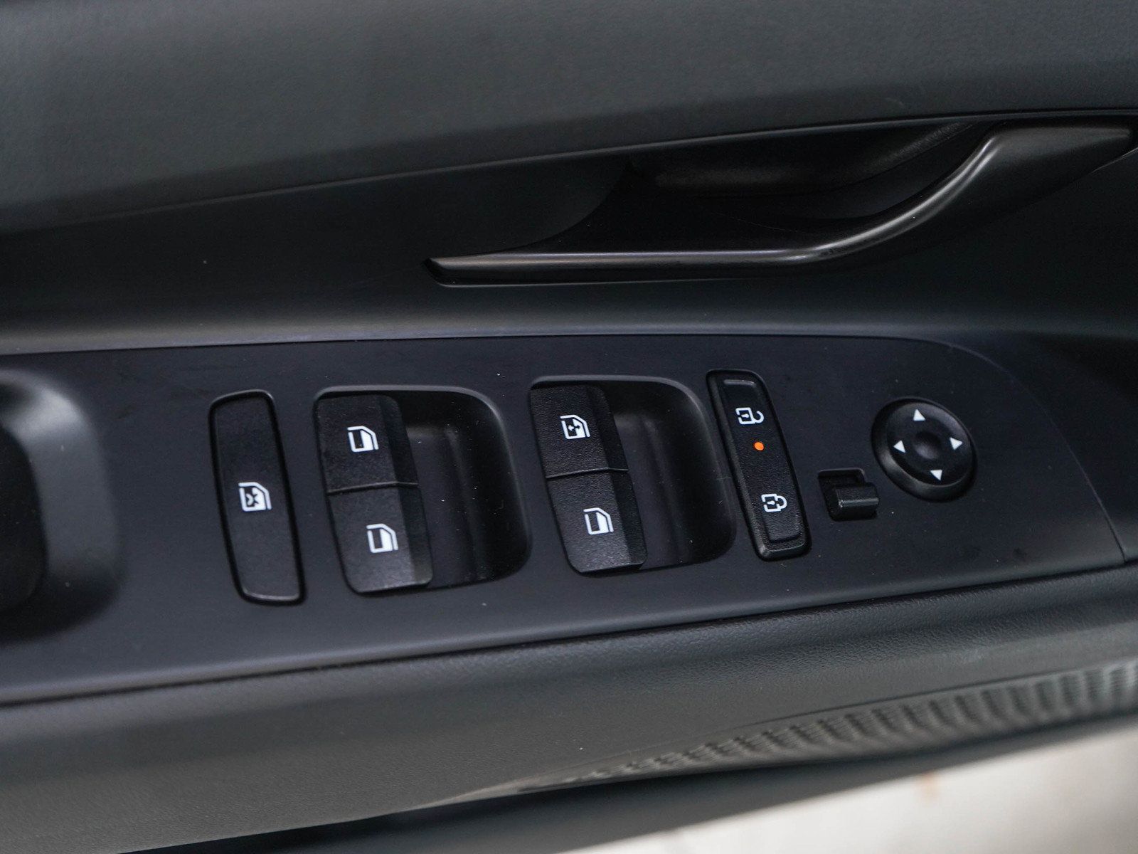 Used 2025 Hyundai Elantra SEL FWD image 20
