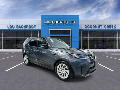 Used 2025 Land Rover Discovery S image 2