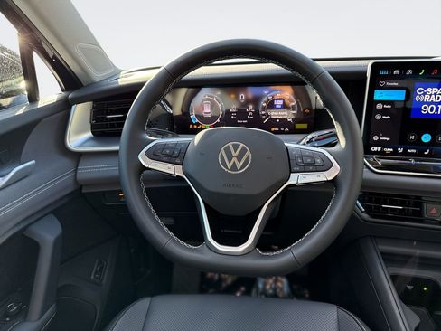 New 2026 Volkswagen Tiguan SE image 11