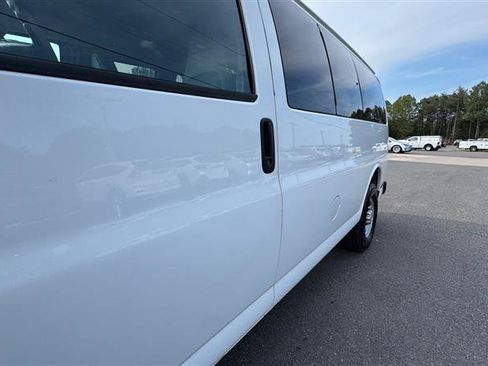 Used 2017 Chevrolet Express 2500 LS RWD image 15