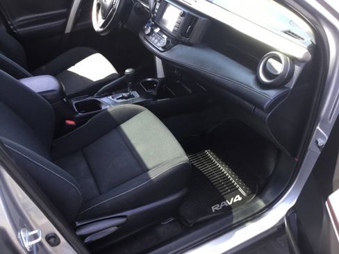 Used 2018 Toyota RAV4 XLE w/ Convenience Package AWD/4WD image 9