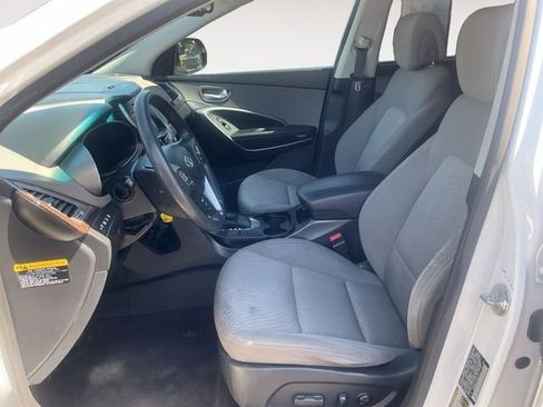 Used 2017 Hyundai Santa Fe SE AWD/4WD image 9