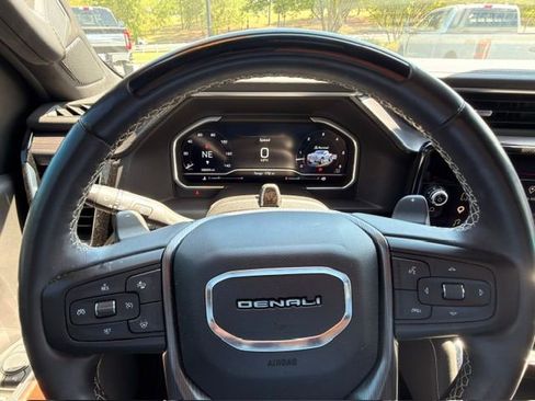 Used 2023 GMC Sierra 1500 Denali Ultimate AWD/4WD image 7