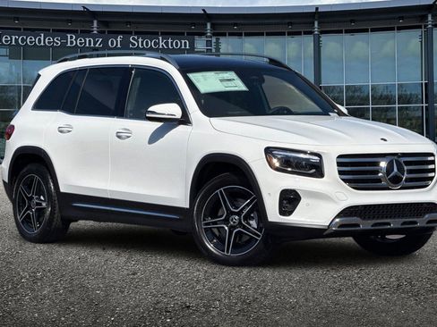 New 2026 Mercedes-Benz GLB 250 4MATIC image 1