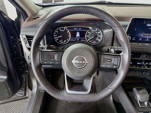 Used 2023 Nissan Rogue SV w/ SV Premium B Package AWD/4WD image 3